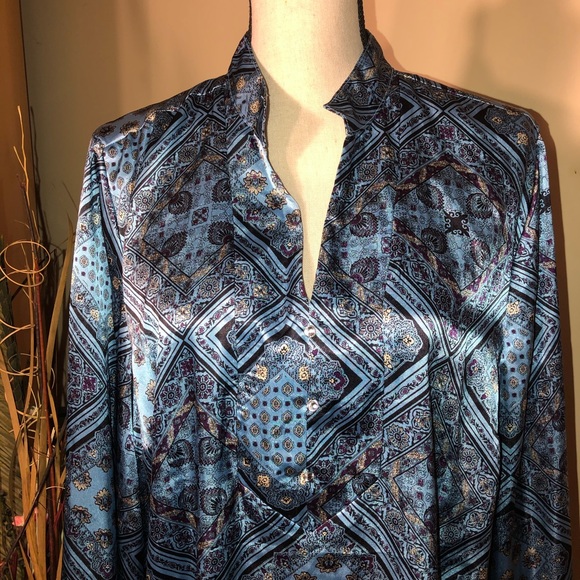 Ladies Blouse - Picture 2 of 4